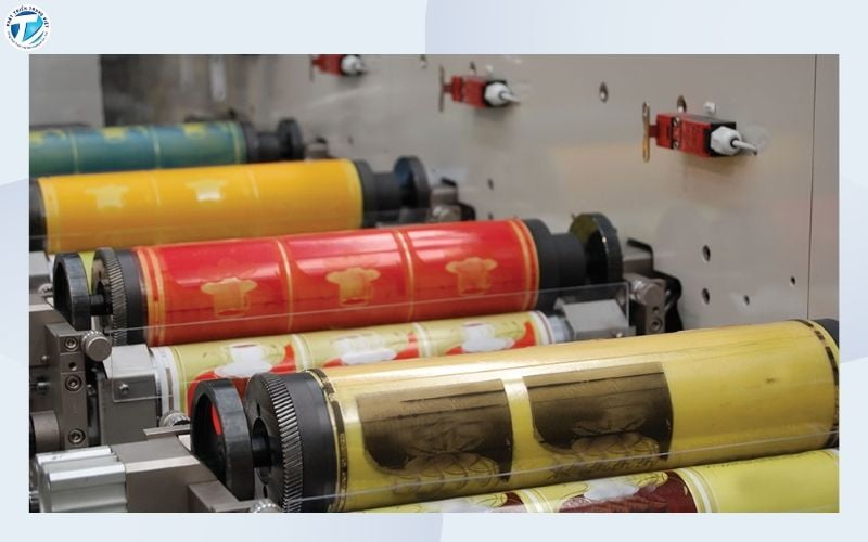 In flexo (Flexographic Printing) là một phương pháp in nổi sử dụng bản in linh hoạt để truyền mực trực tiếp lên bề mặt vật liệu in